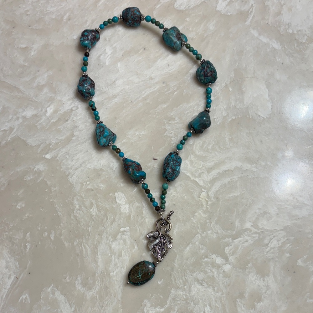Handmade Silver and Turquoise Beaded Necklace with Silver Fastener